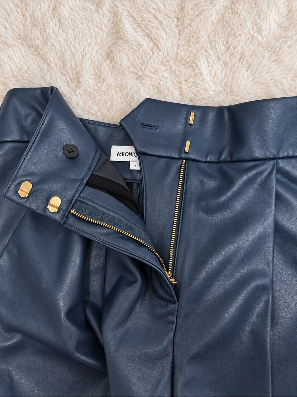 NWOT VERONICA BEARD Haina Navy Vegan Leather Pleated High Rise Designer Shorts - Picture 10 of 15